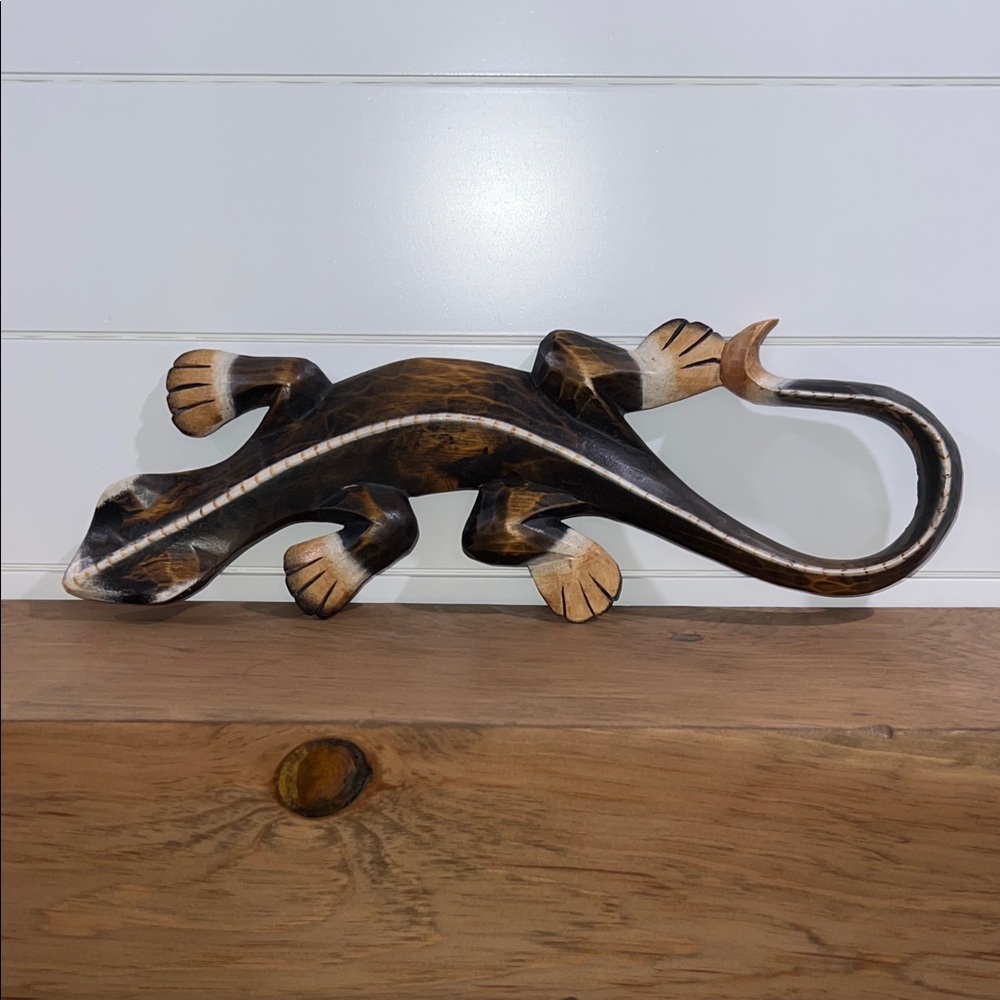 Handcrafted Rustic Wooden Lizard Wall Art